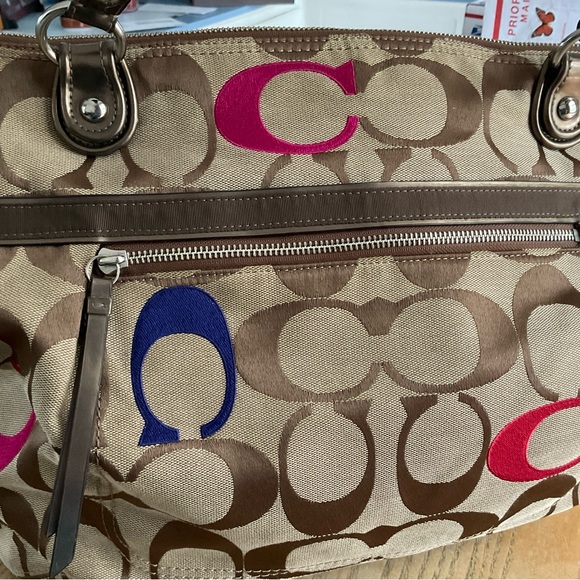 Coach - Picture 6 of 8